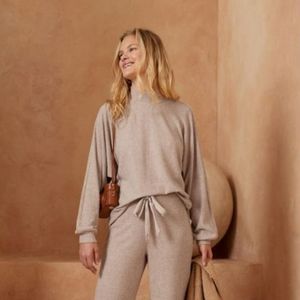 NWT Banana Republic Brushed Marled Sweatshirt (Size: M)